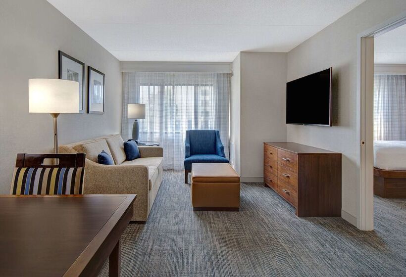 هتل Embassy Suites By Hilton Detroit Metro Airport