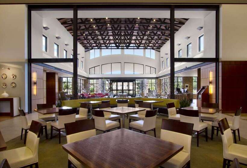 هتل Embassy Suites By Hilton Detroit Metro Airport