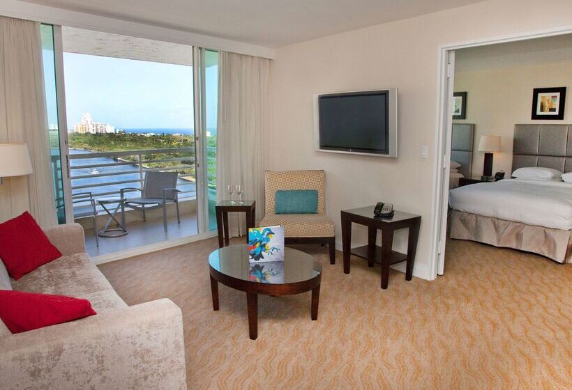 هتل Galleryone Doubletree Hilton Gc Turtle Cove