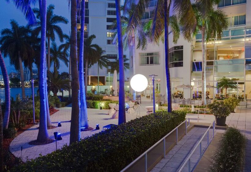 هتل Galleryone Doubletree Hilton Gc Turtle Cove