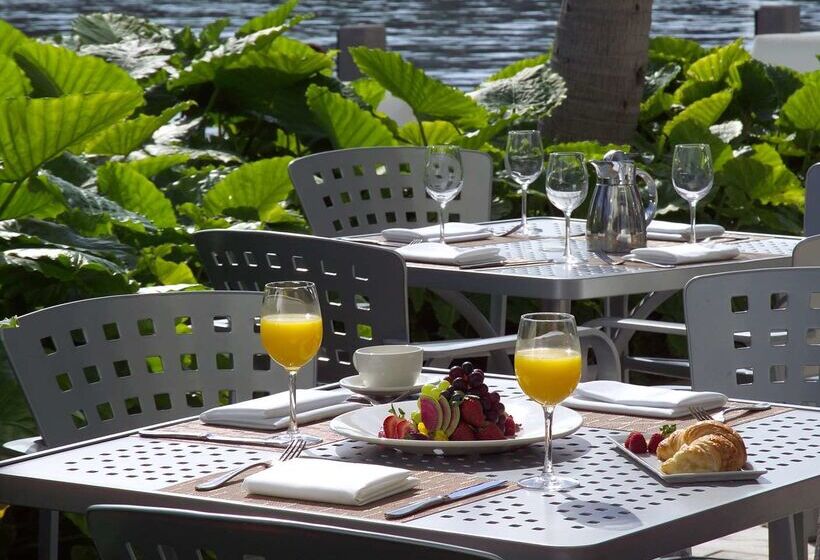 هتل Galleryone Doubletree Hilton Gc Turtle Cove