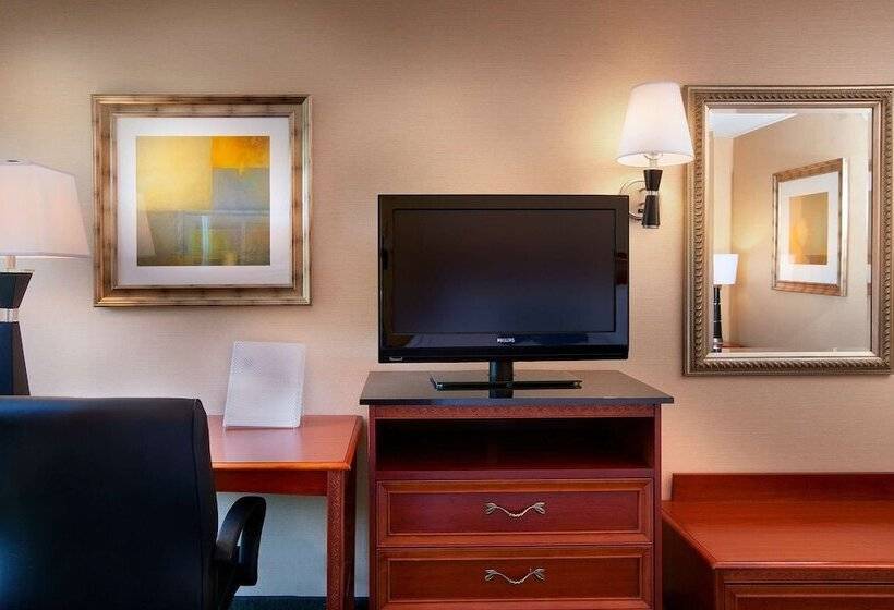 هتل Hampton Inn Alexandria/pentagon South