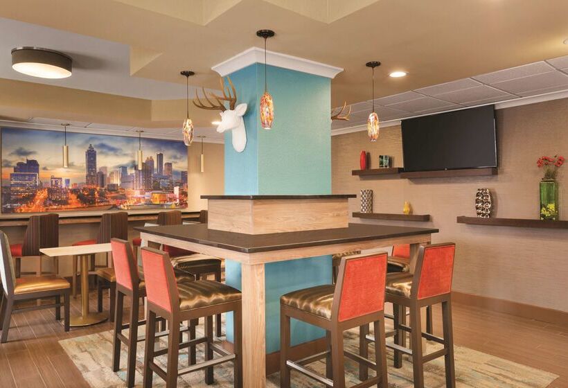 هتل Hampton Inn Atlantabuckhead