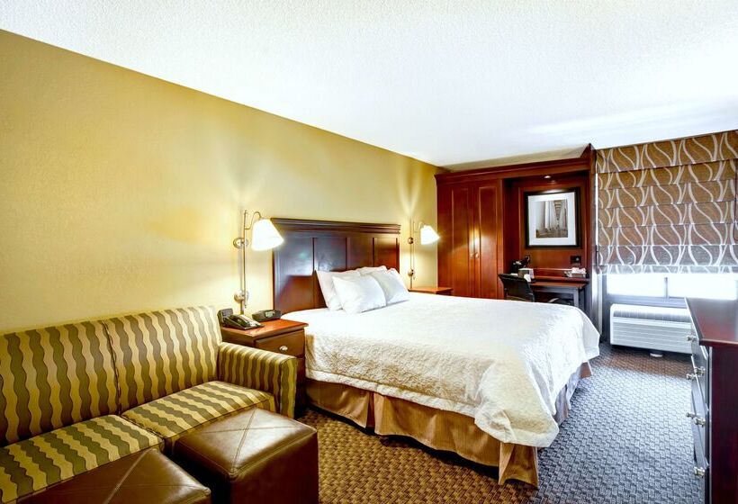 בית מלון כפרי Hampton Inn College Station