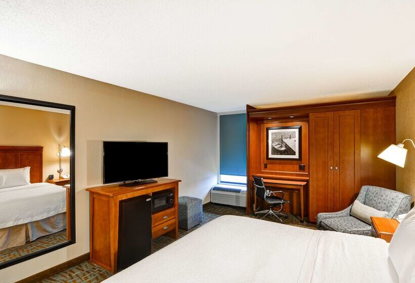 בית מלון כפרי Hampton Inn Hendersonville