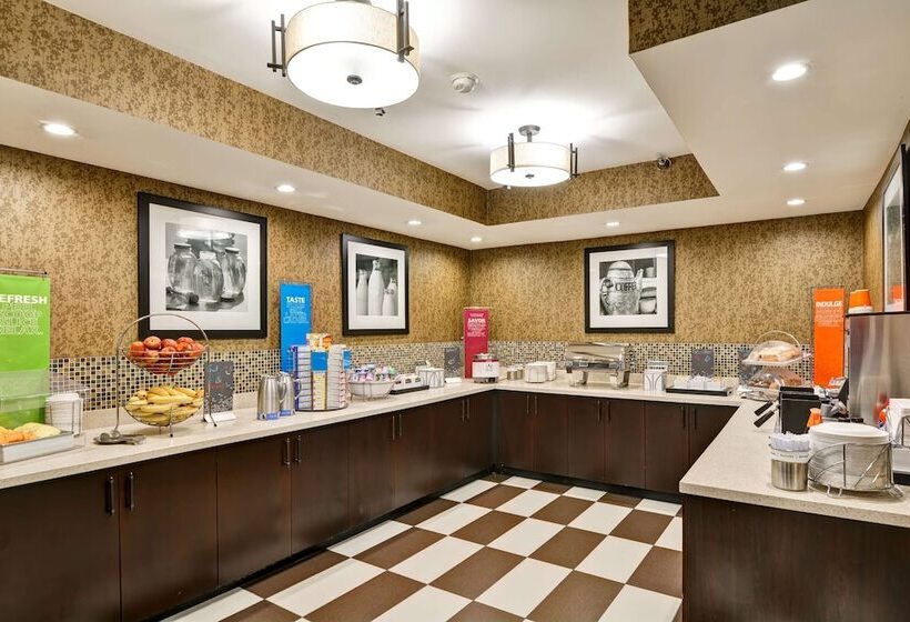 בית מלון כפרי Hampton Inn Hendersonville