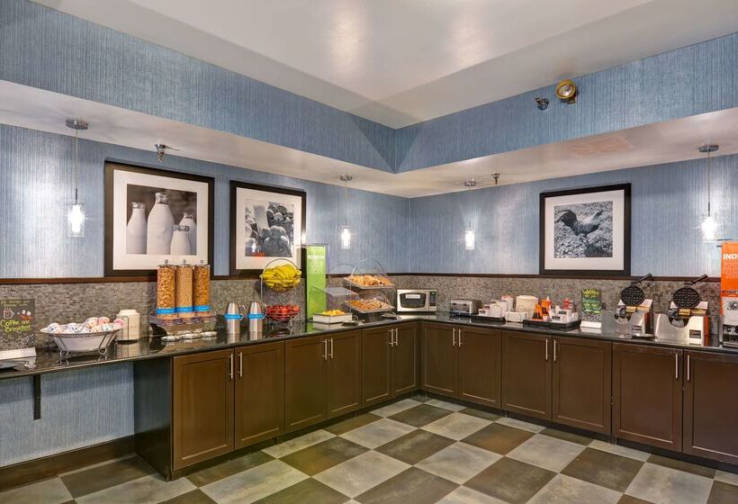 هتل Hampton Inn State College
