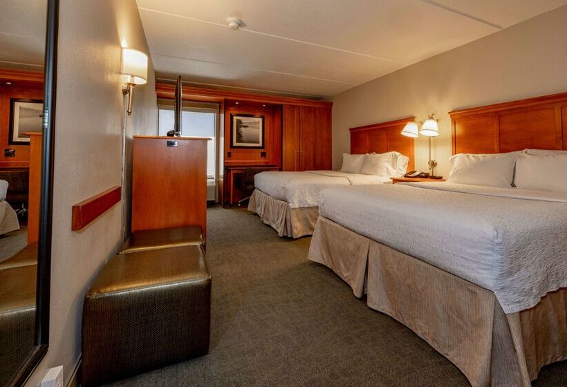 هتل Hampton Inn Wheeling
