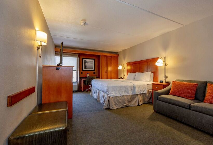 هتل Hampton Inn Wheeling
