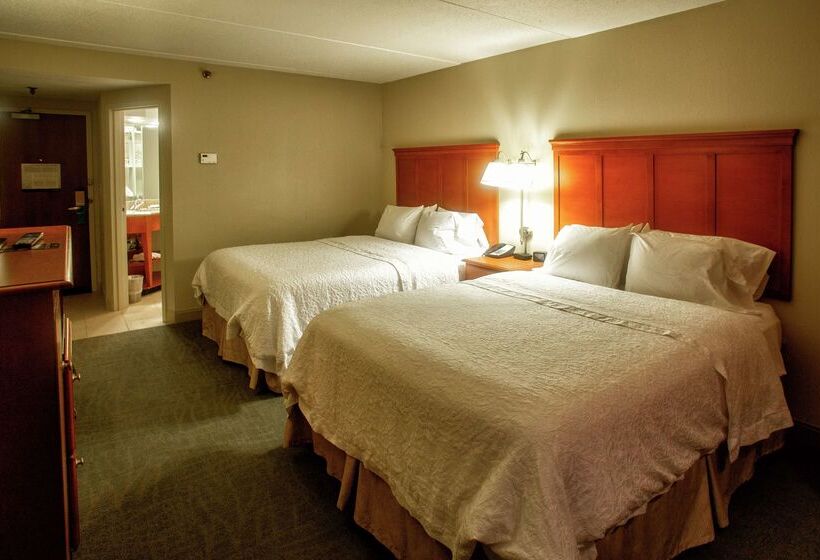 هتل Hampton Inn Wheeling