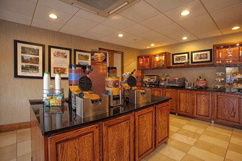 هتل Hampton Inn Wheeling