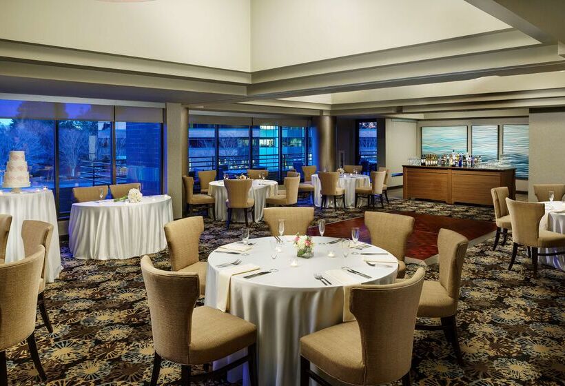 호텔 Hilton Charlotte University Place