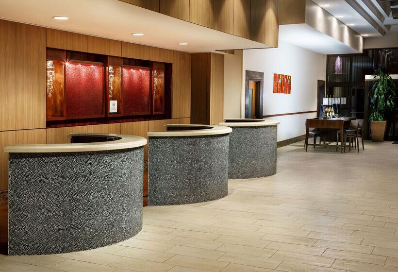 호텔 Hilton Charlotte University Place