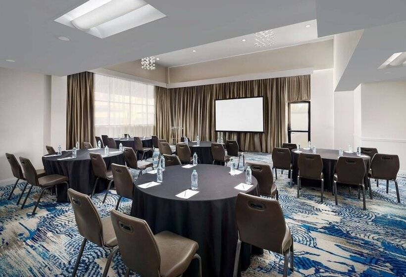 호텔 Hilton Charlotte University Place
