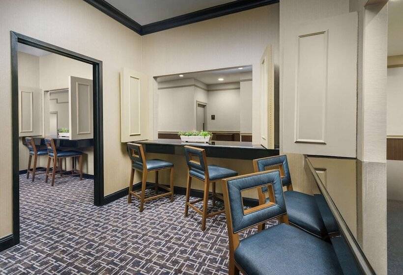 호텔 Hilton Charlotte University Place