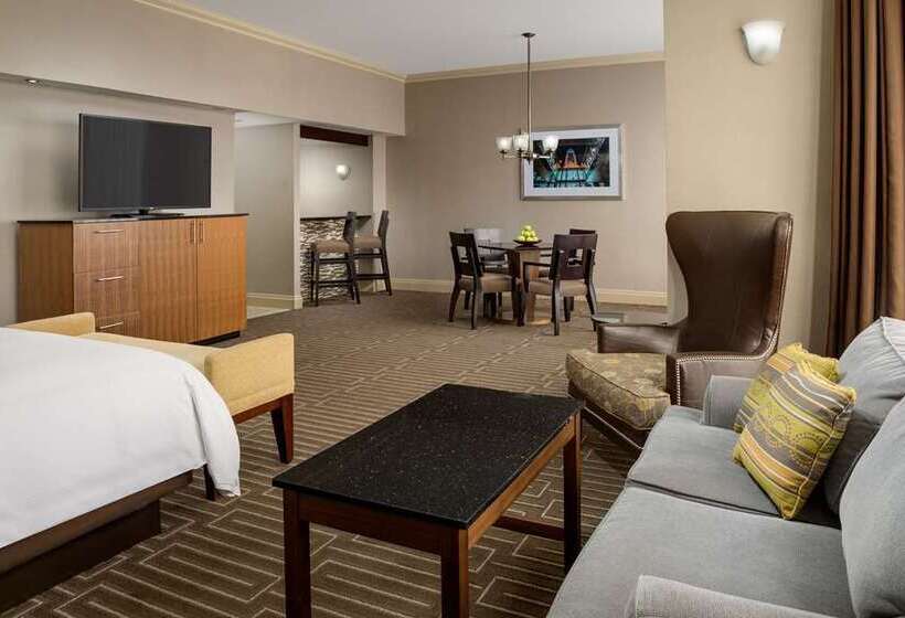 호텔 Hilton Charlotte University Place
