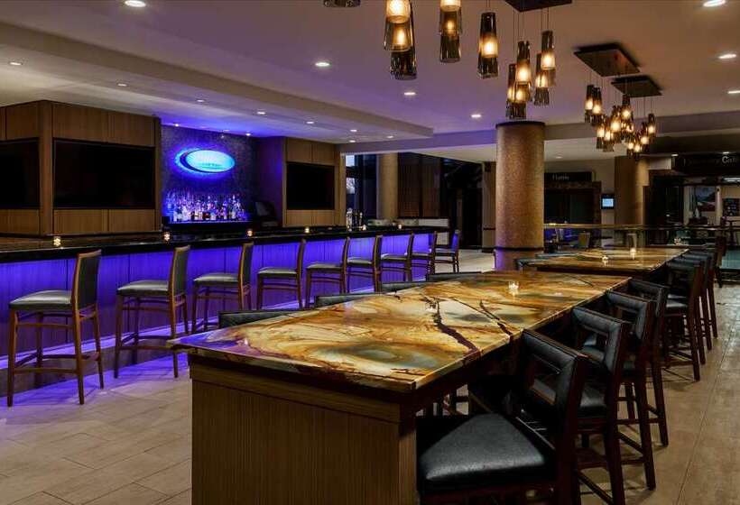 호텔 Hilton Charlotte University Place