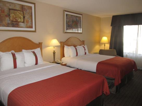 בית מלון כפרי Holiday Inn Country Club Plaza