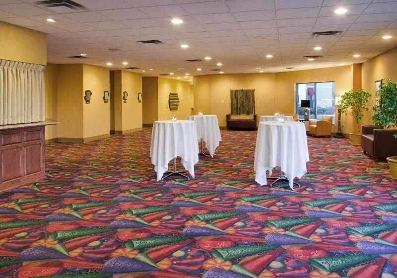 هتل Doubletree By Hilton Austin, Mn