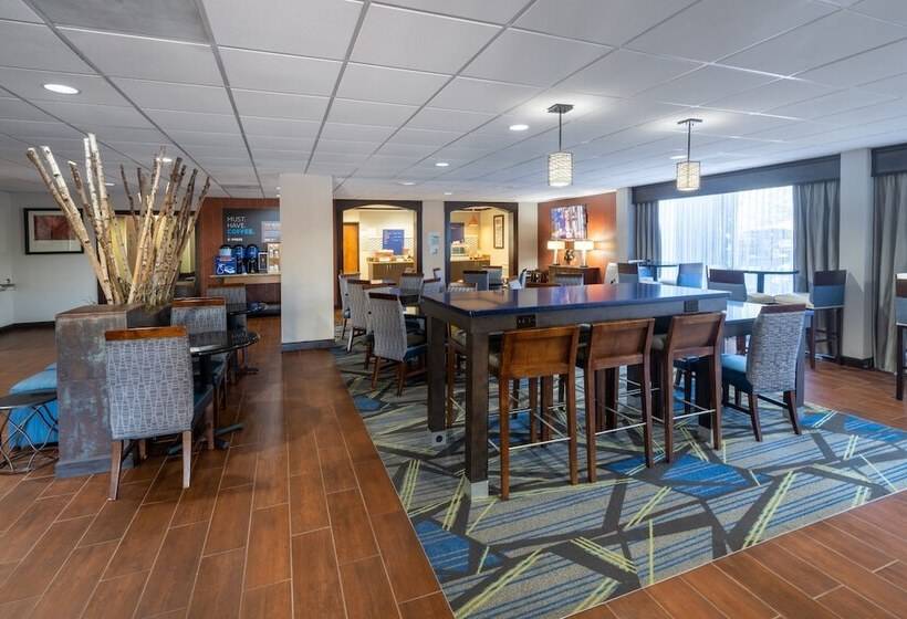 Отель Holiday Inn Express Forsyth, An Ihg