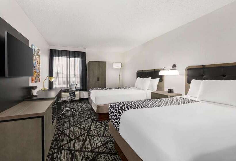 هتل La Quinta By Wyndham Cleveland Airport West