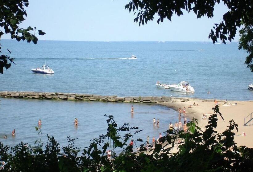 هتل La Quinta By Wyndham Cleveland Airport West