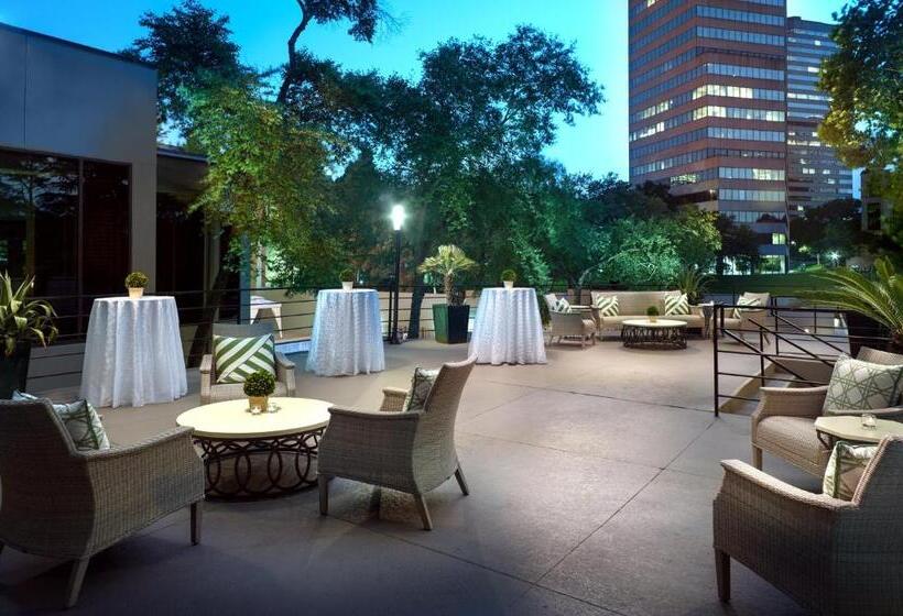هتل Omni Houston