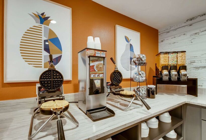 בית מלון כפרי Orangewood Inn And Suites Midtown
