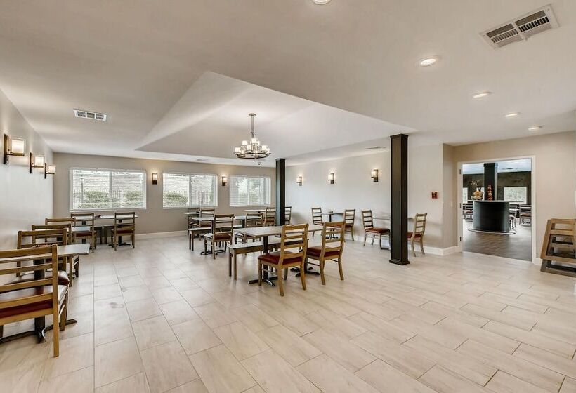 בית מלון כפרי Orangewood Inn And Suites Midtown