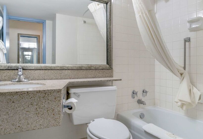 Отель Quality Inn & Suites Banquet Center