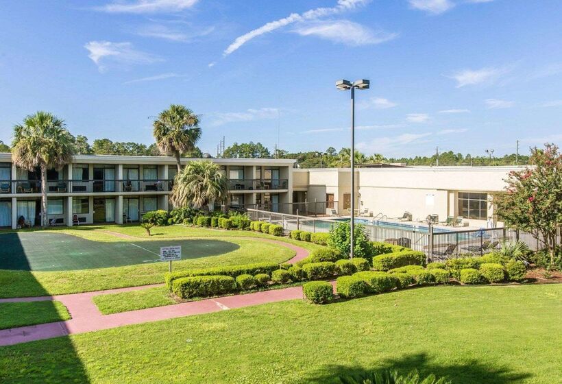 호텔 Quality Inn & Suites