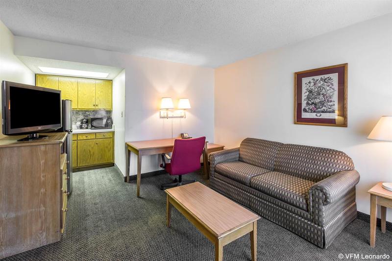 호텔 Quality Inn & Suites