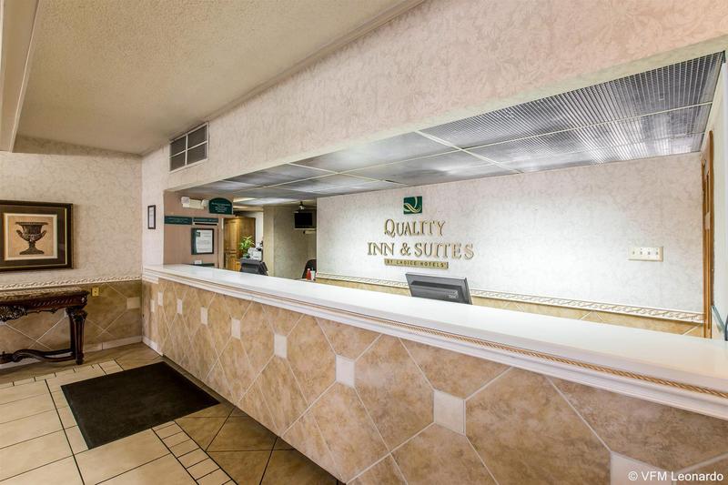 호텔 Quality Inn & Suites