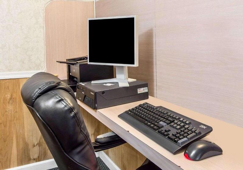 호텔 Quality Inn & Suites