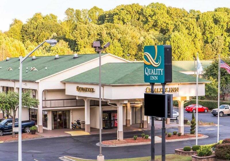 فندق Quality Inn University