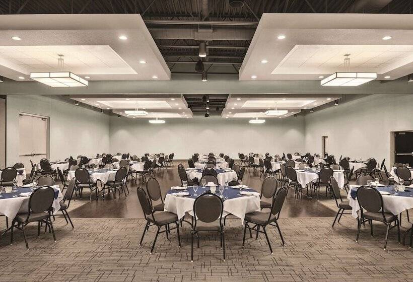 Radisson Hotel And Conference Center Fond Du Lac