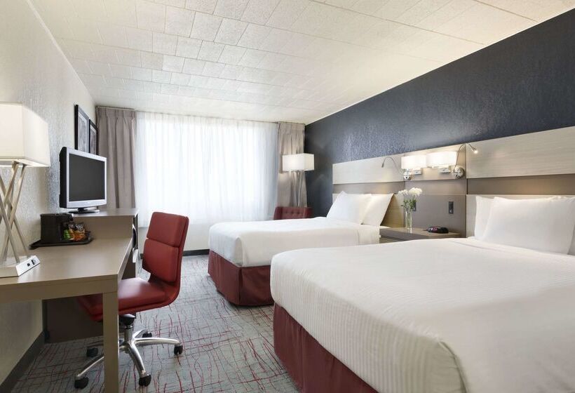 Отель Ramada By Wyndham Beaver Falls