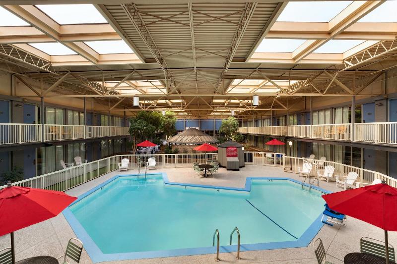 ホテル Ramada By Wyndham Clarion
