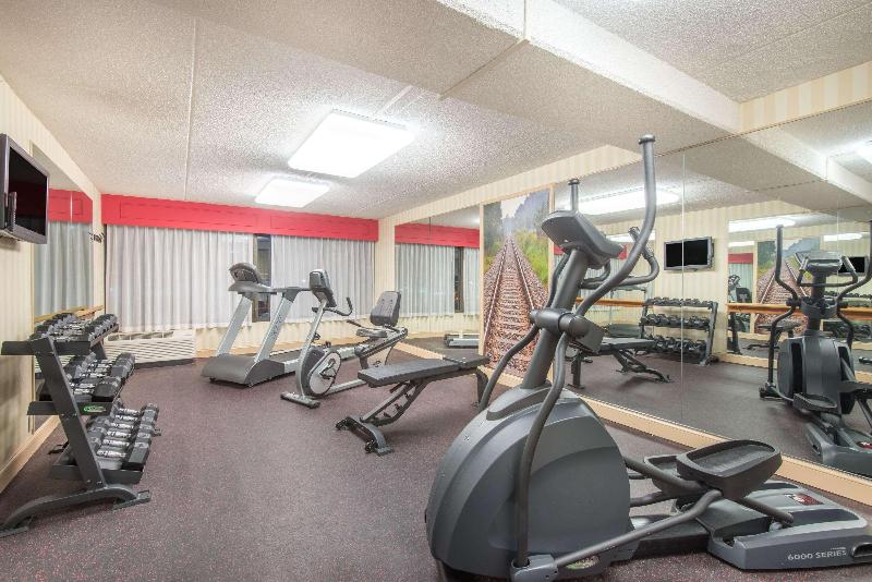 فندق Ramada By Wyndham Cumberland Downtown