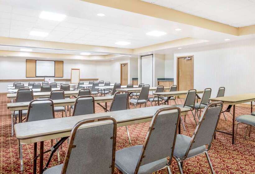 هتل Ramada By Wyndham Macon