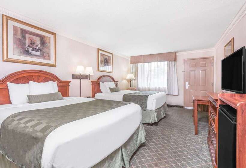 هتل Ramada By Wyndham Macon