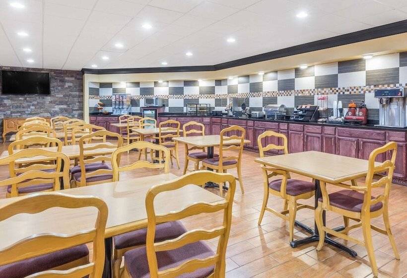 هتل Ramada By Wyndham Macon
