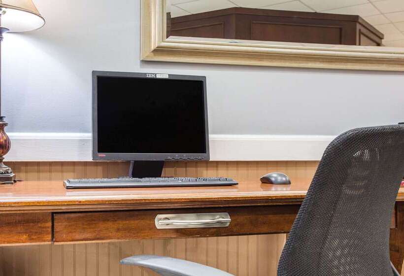 هتل Ramada By Wyndham & Suites Warner Robins