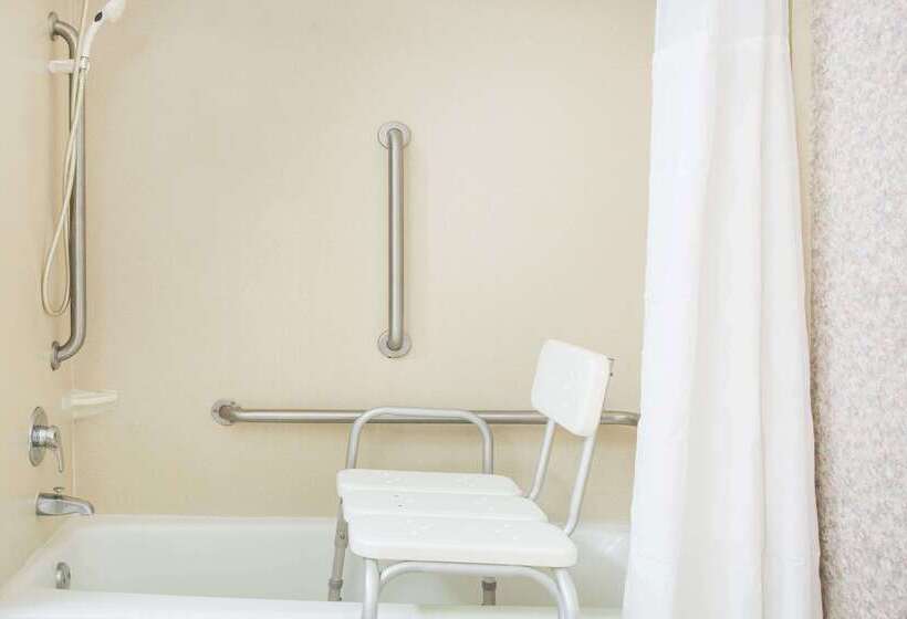 هتل Ramada By Wyndham & Suites Warner Robins