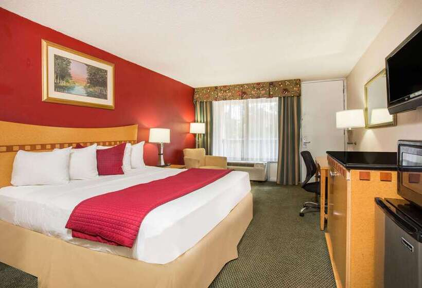 هتل Ramada By Wyndham & Suites Warner Robins