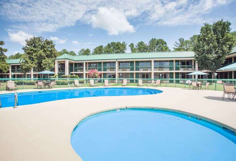 هتل Ramada By Wyndham & Suites Warner Robins