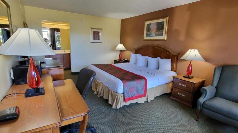 هتل Ramada By Wyndham & Suites Warner Robins
