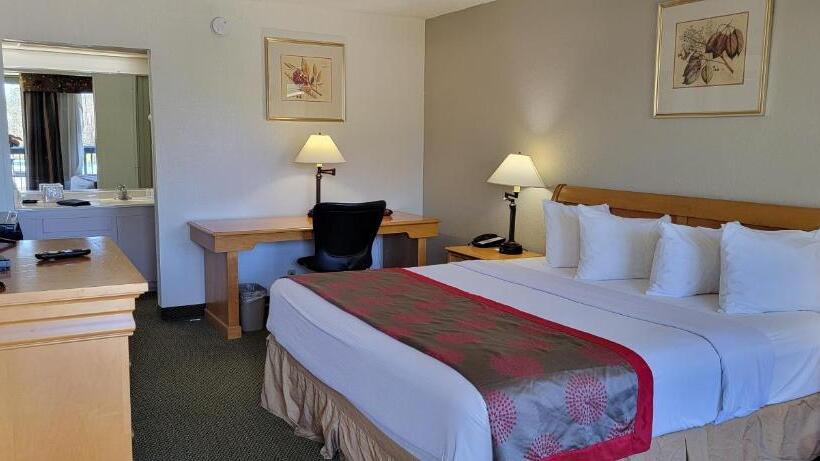 هتل Ramada By Wyndham & Suites Warner Robins