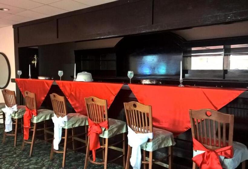 هتل Ramada By Wyndham & Suites Warner Robins