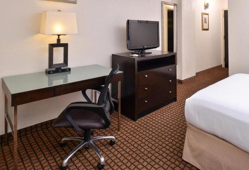 Ramada Plaza By Wyndham Sheridan Hotel & Convention Center